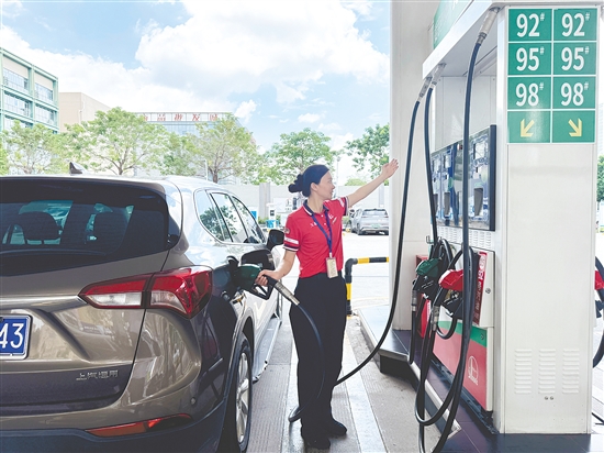 選擇95號汽油還是92號汽油，油箱蓋上的建議標號就是答案。