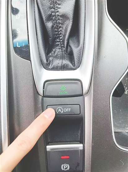 帶有自動啟停功能的車輛在涉水行駛時，需要提前關(guān)閉該功能。