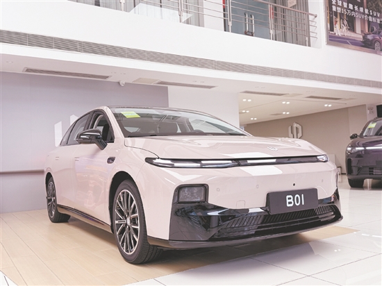 零跑B01外觀優(yōu)雅動感。